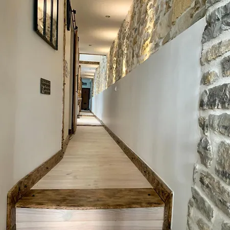 Grand Duplex Avec Terrasse Centre Historique דירה באיון
